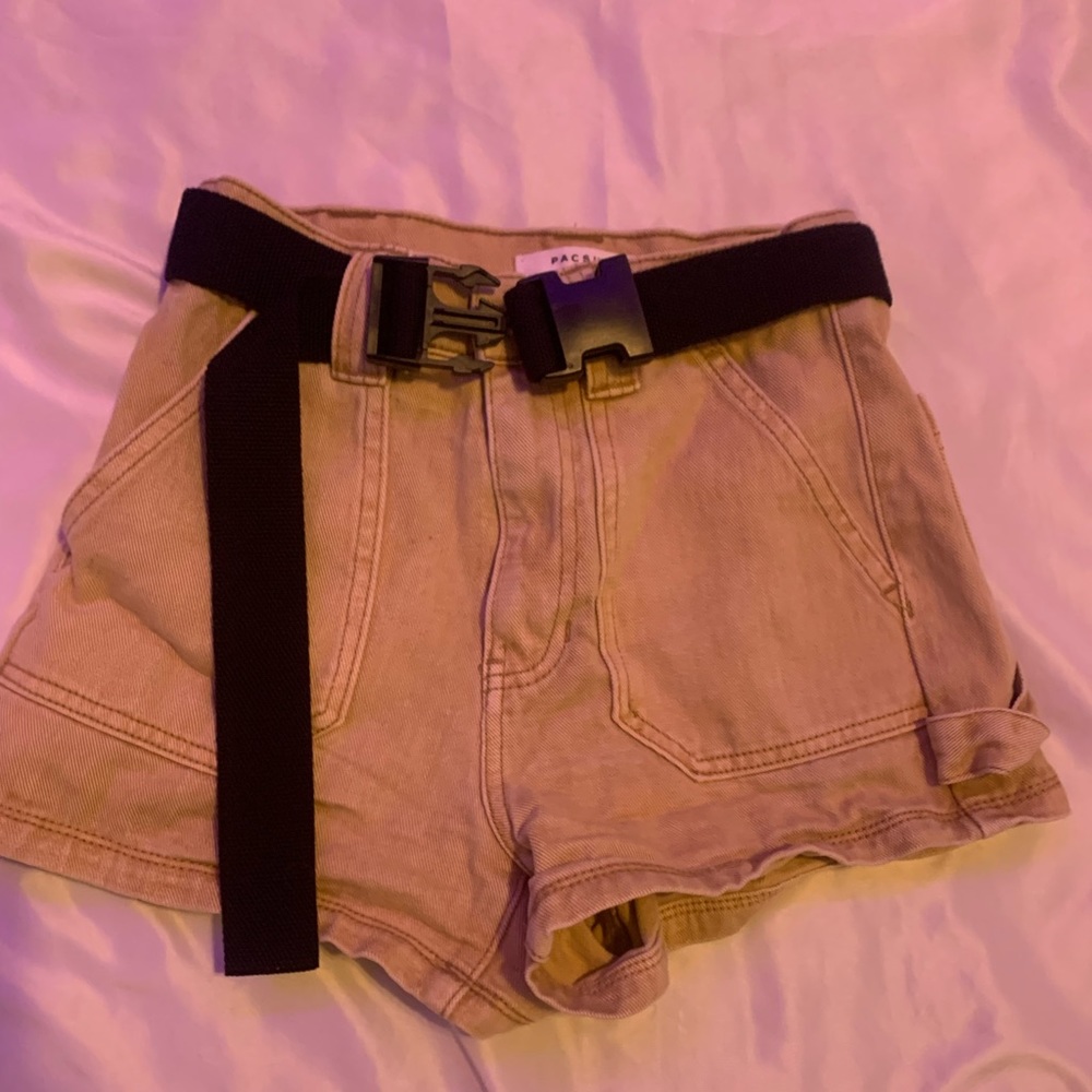 High waisted shorts and belt